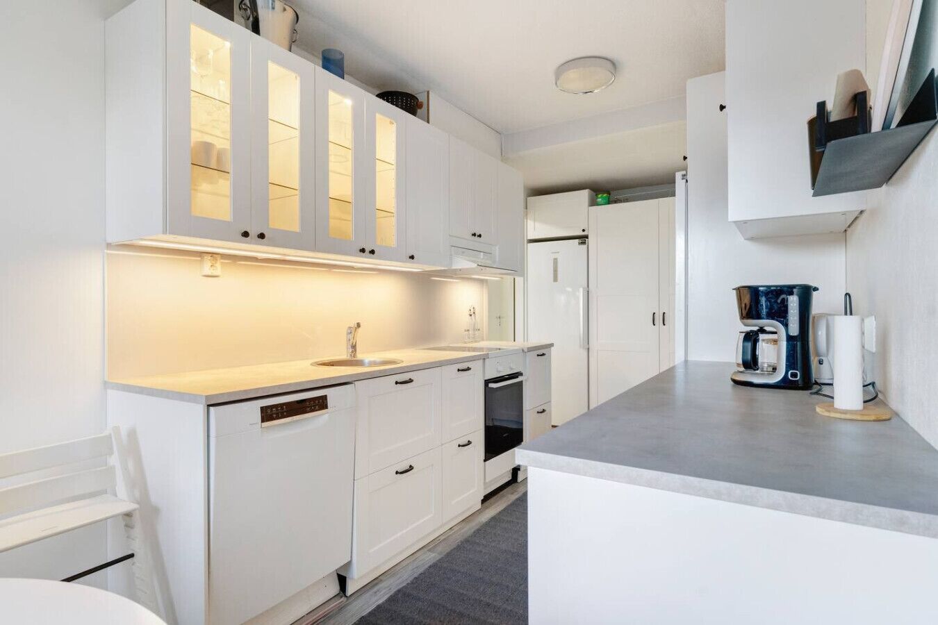 ثلاجة، ميكروويف، فرن، موقد طهي مسطح