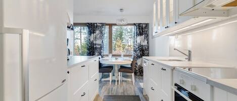 雪櫃、微波爐、焗爐、爐具