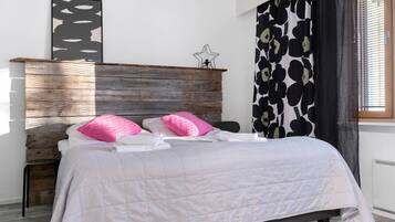 Desk, WiFi, bed sheets