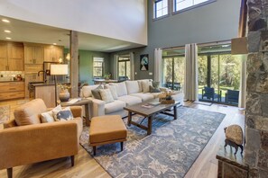 تلفزيون، مدفأة، كُتُب