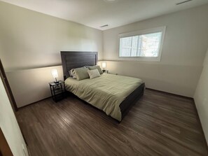 2 bedrooms, internet, bed sheets