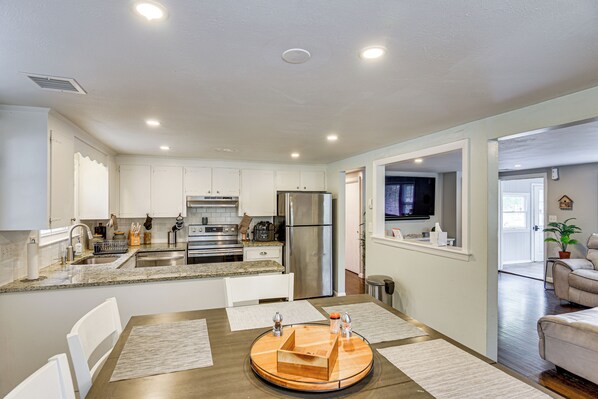 Fridge, microwave, stovetop, dishwasher