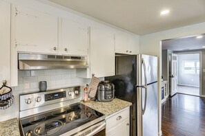 Fridge, microwave, stovetop, dishwasher