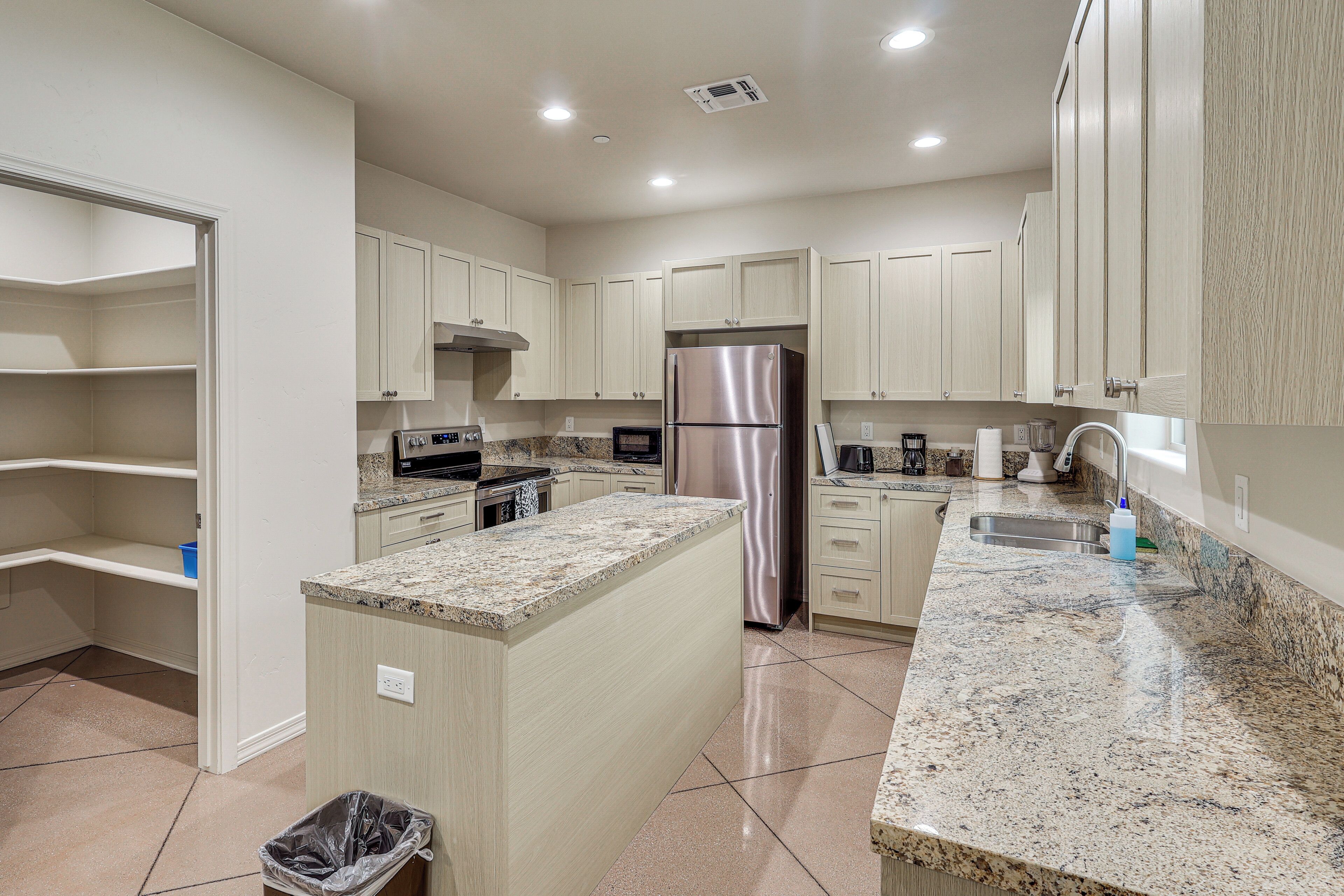 雪櫃、微波爐、爐具、洗碗機