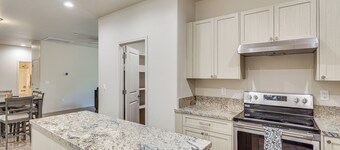 Hike & Explore: Apt 3 Mi to Lake Havasu & Dtwn!