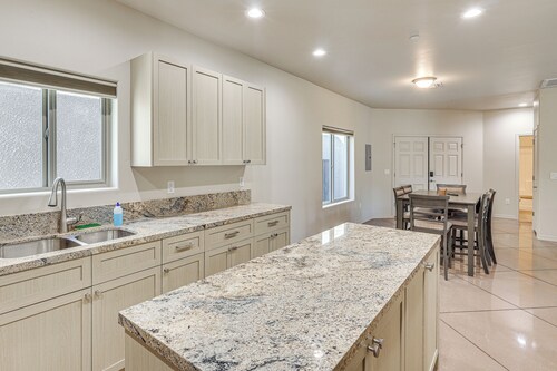 Hike & Explore: Apt 3 Mi to Lake Havasu & Dtwn!