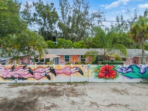 Property grounds - Modern & Bright Escape: Mins Beach, Pool, Hot Tub! (Sarasota)