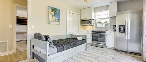 Microwave, dishwasher, coffee/tea maker