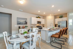 Dining - Near River & Parks: LaBelle Family Home w/ Patio (LaBelle)