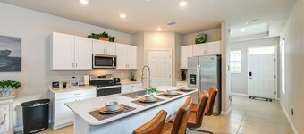 Near River & Parks: LaBelle Family Home w/ Patio