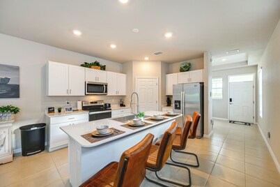 Near River & Parks: LaBelle Family Home w/ Patio