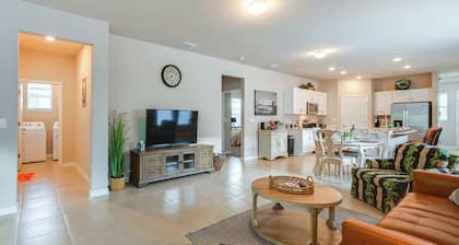 Near River & Parks: LaBelle Family Home w/ Patio