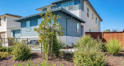 Cozy & Convenient Residential Duplex in Woodland