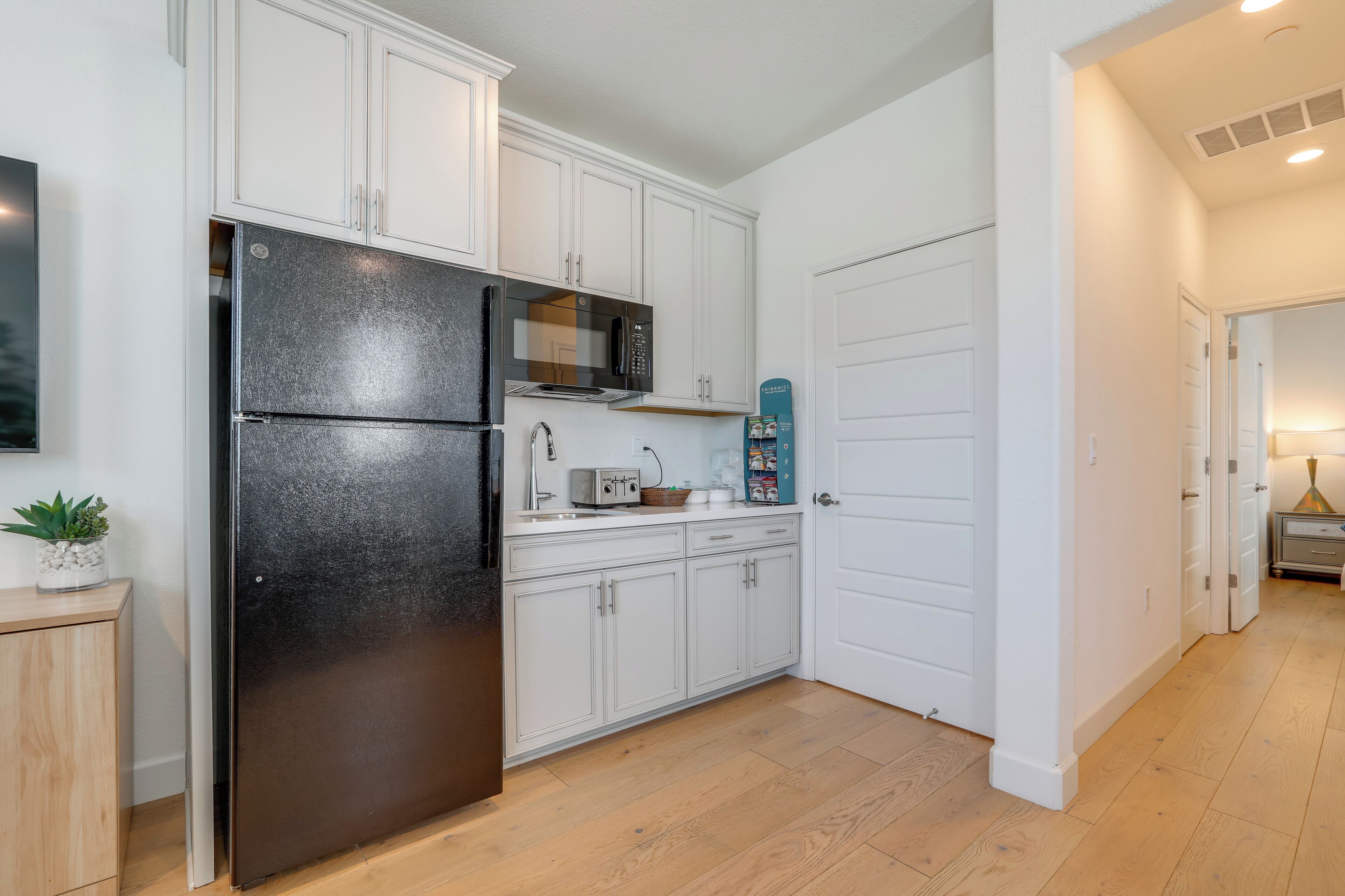 Fridge, microwave, stovetop, coffee/tea maker