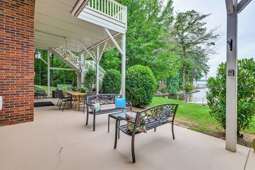 'Sunset Central' - Lake Norman Getaway with Dock