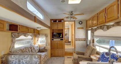 2 Mi to Lake Guntersville: Peaceful Camper Home