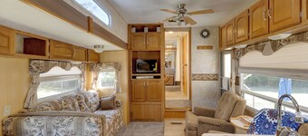 2 Mi to Lake Guntersville: Peaceful Camper Home