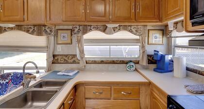 2 Mi to Lake Guntersville: Peaceful Camper Home