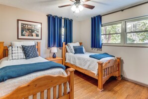 3 Schlafzimmer, Schreibtisch, Bügeleisen/Bügelbrett, Internetzugang