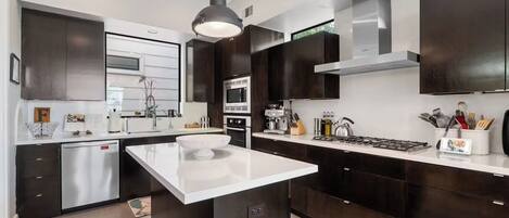 Mikrowelle, Ofen, Herdplatte, Geschirrspüler