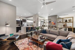 Télévision, cheminée