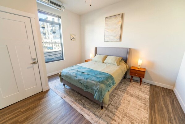 1 bedroom, desk, WiFi, bed sheets