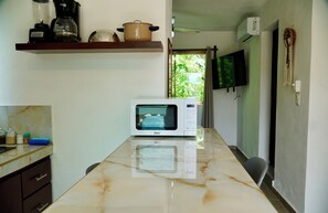 Classic Apartment, 1 Double Bed, Balcony, Garden View | Private kitchen