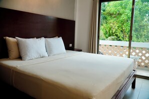 Appartement Classique, balcon, vue jardin | Coffres-forts dans les chambres