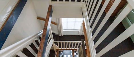 Caja de seguridad en la habitación y cortinas blackout