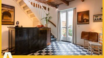 Doccia, asciugacapelli, asciugamani, sapone