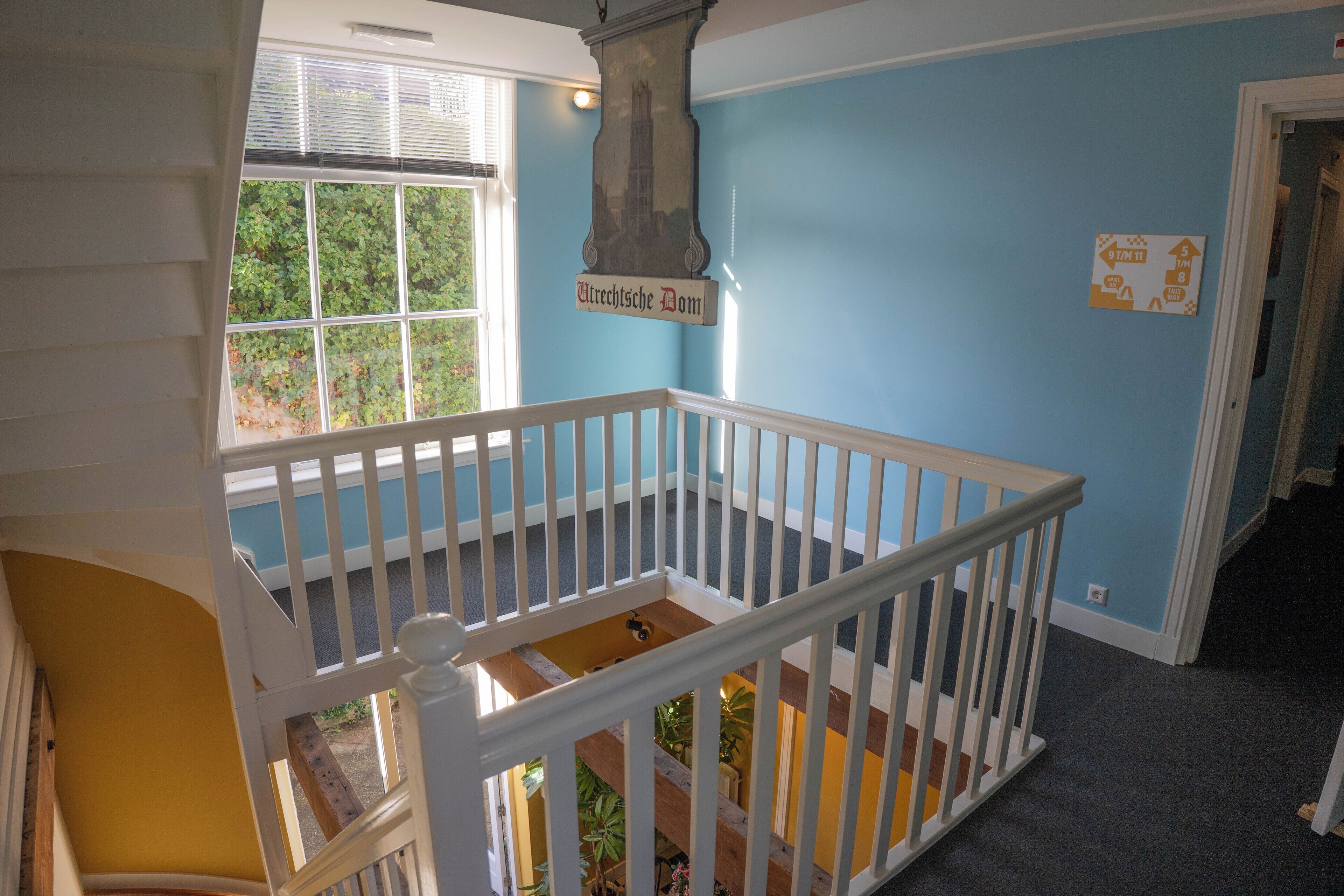 ฝ่ายต้อนรับ