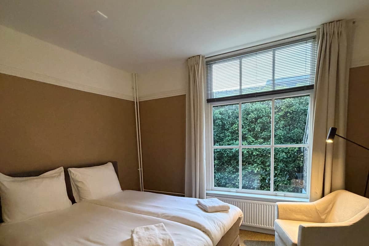 Coffres-forts dans les chambres, rideaux occultants