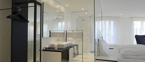 1 chambre, fer et planche à repasser, accès Internet, draps fournis