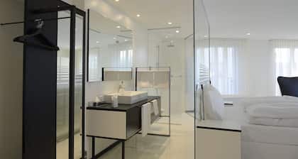 LongstayHotel Thessoni ZĂŒrichRegensdorf 14 MINUTES Train ride to City Zurich