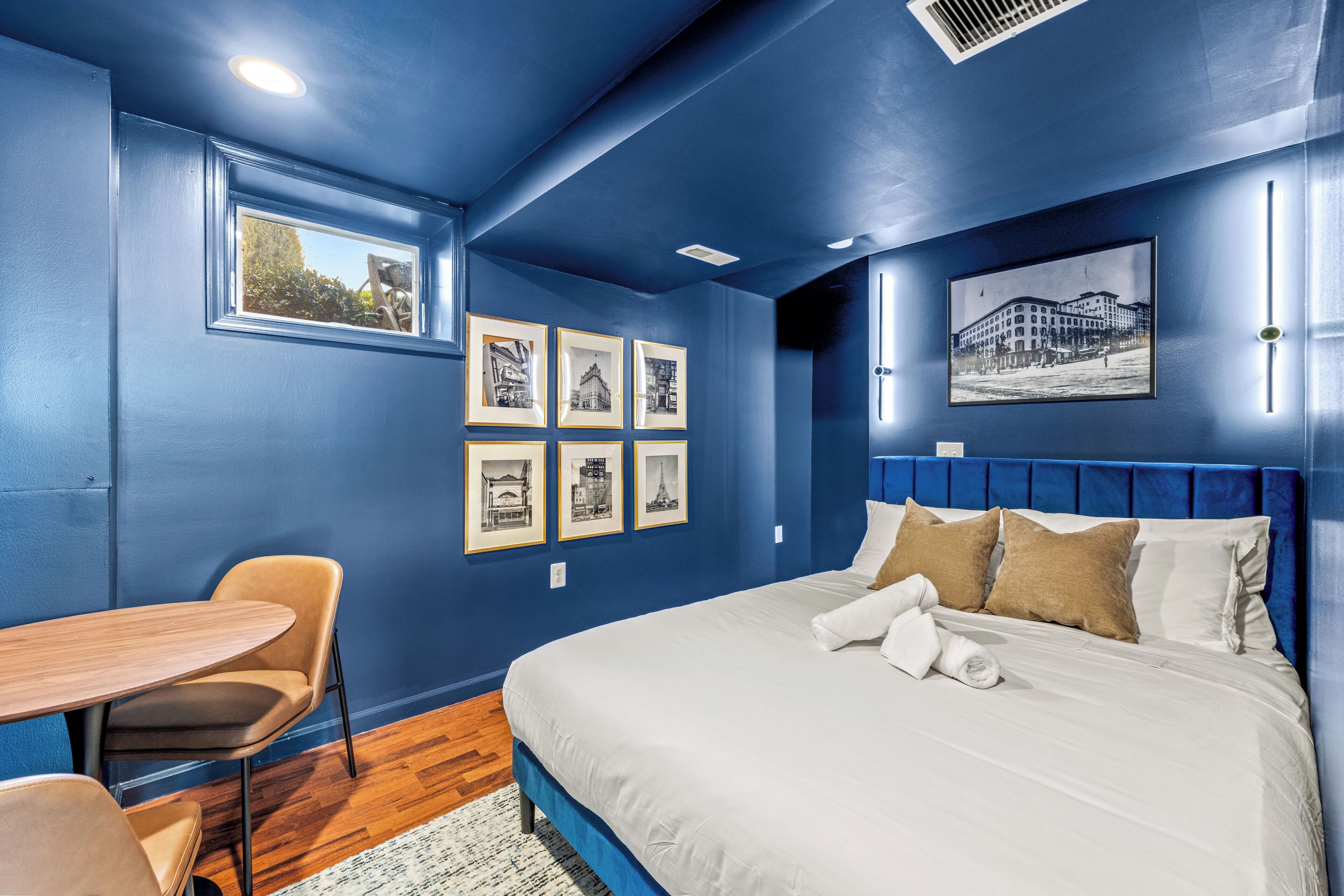 3 chambres, fer et planche à repasser, Wi-Fi, draps fournis