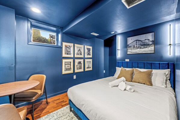 3 habitaciones, tabla de planchar con plancha, wifi y ropa de cama 