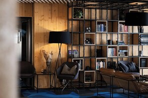 Bar (trong khuôn viên)