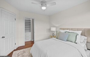 1 habitación, tabla de planchar con plancha, wifi y ropa de cama 