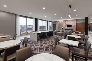 Lobby - La Quinta Inn & Suites by Wyndham Athens I-65 (Athens)