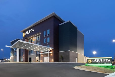 Extérieur. La Quinta Inn & Suites by Wyndham Athens I-65