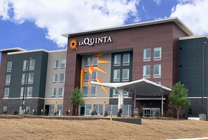 Exterior - La Quinta Inn & Suites By Wyndham Athens (Athens)