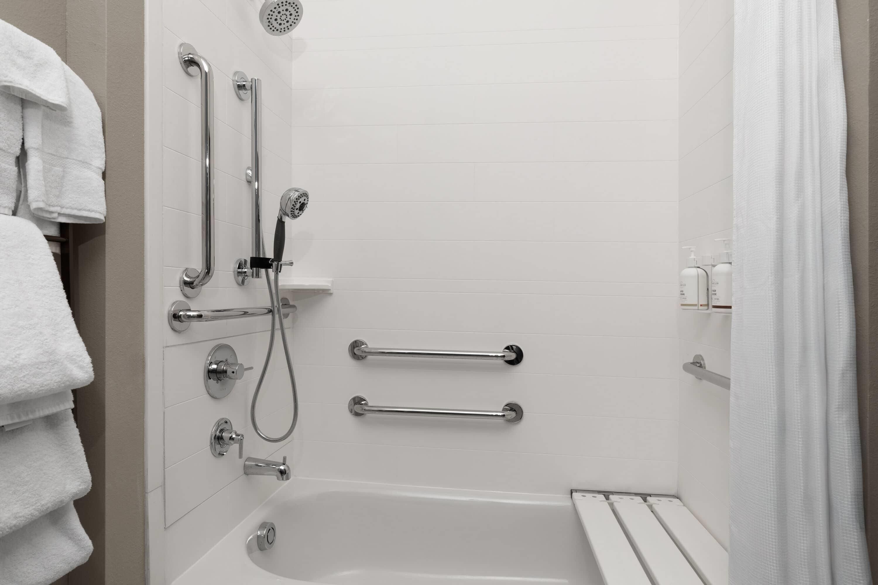 客房, 2 張加大雙人床, 聽障無障礙空間 (Mobility, Bathtub W/grab Bars) | 無障礙浴室