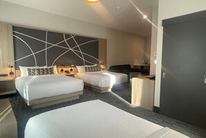 Suite executiva, diversos llits, no fumadors (Sofabed, Family) | Caixa forta a l'habitació i espai de treball apte per a portàtils 