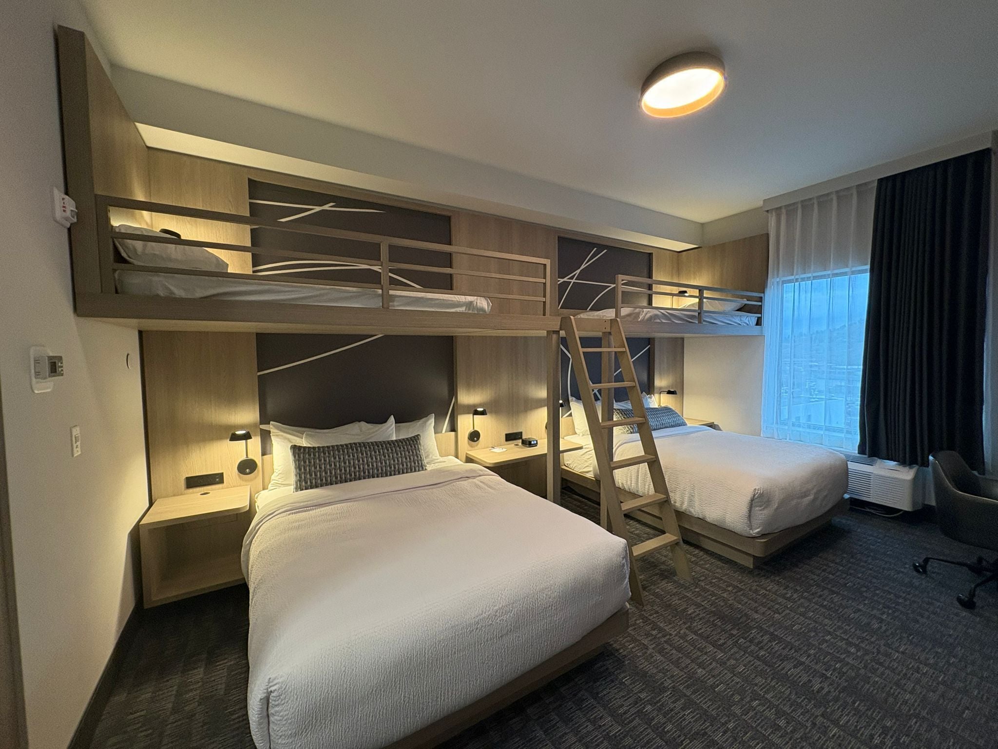 Perhehuone, 2 keskisuurta parisänkyä, tupakointi kielletty (Bunkbed)