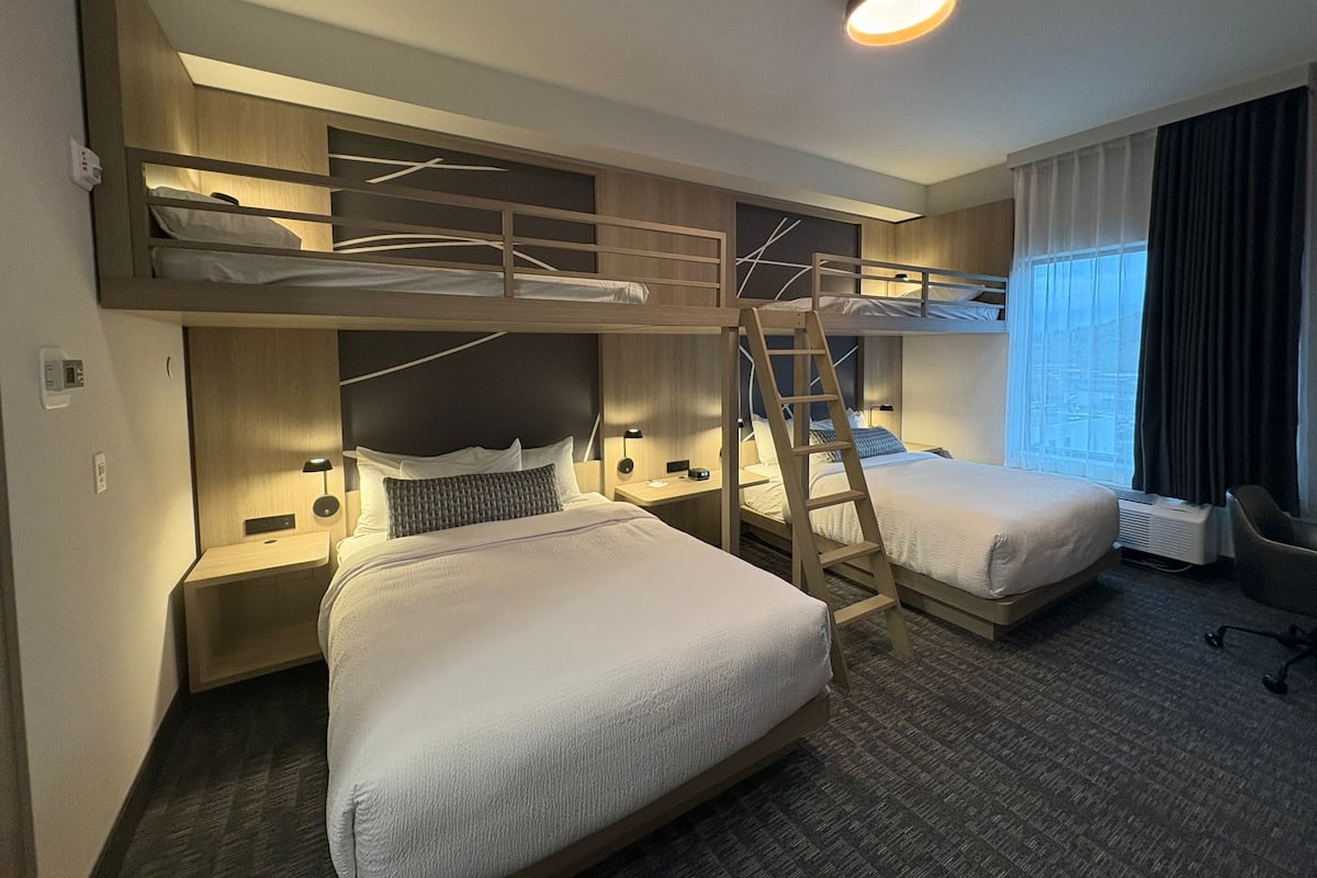 Perhehuone, 2 keskisuurta parisänkyä, tupakointi kielletty (Bunkbed)