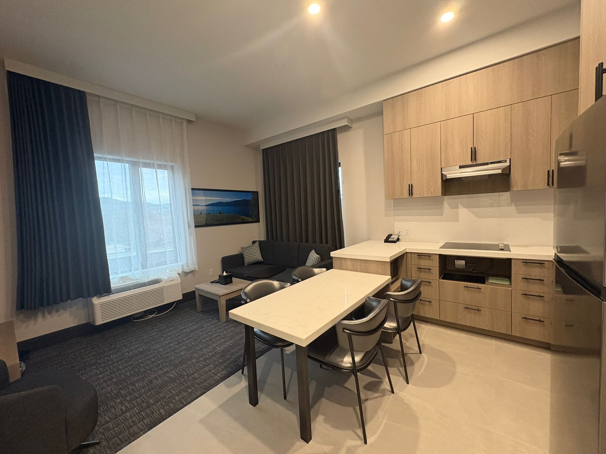 Honeymoon Suite, 1 Bedroom, Non Smoking | In-room dining