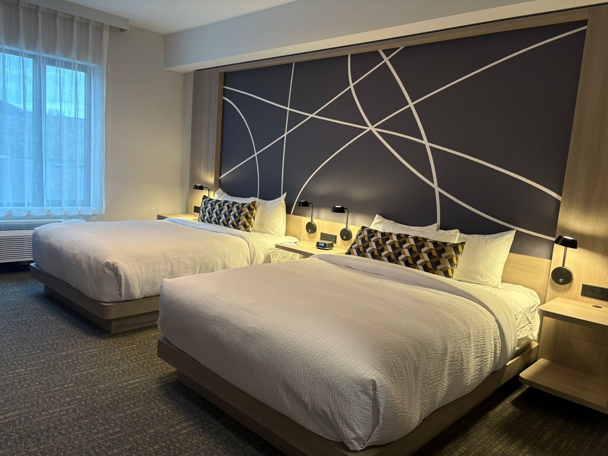 Huone, 2 keskisuurta parisänkyä, tupakointi kielletty