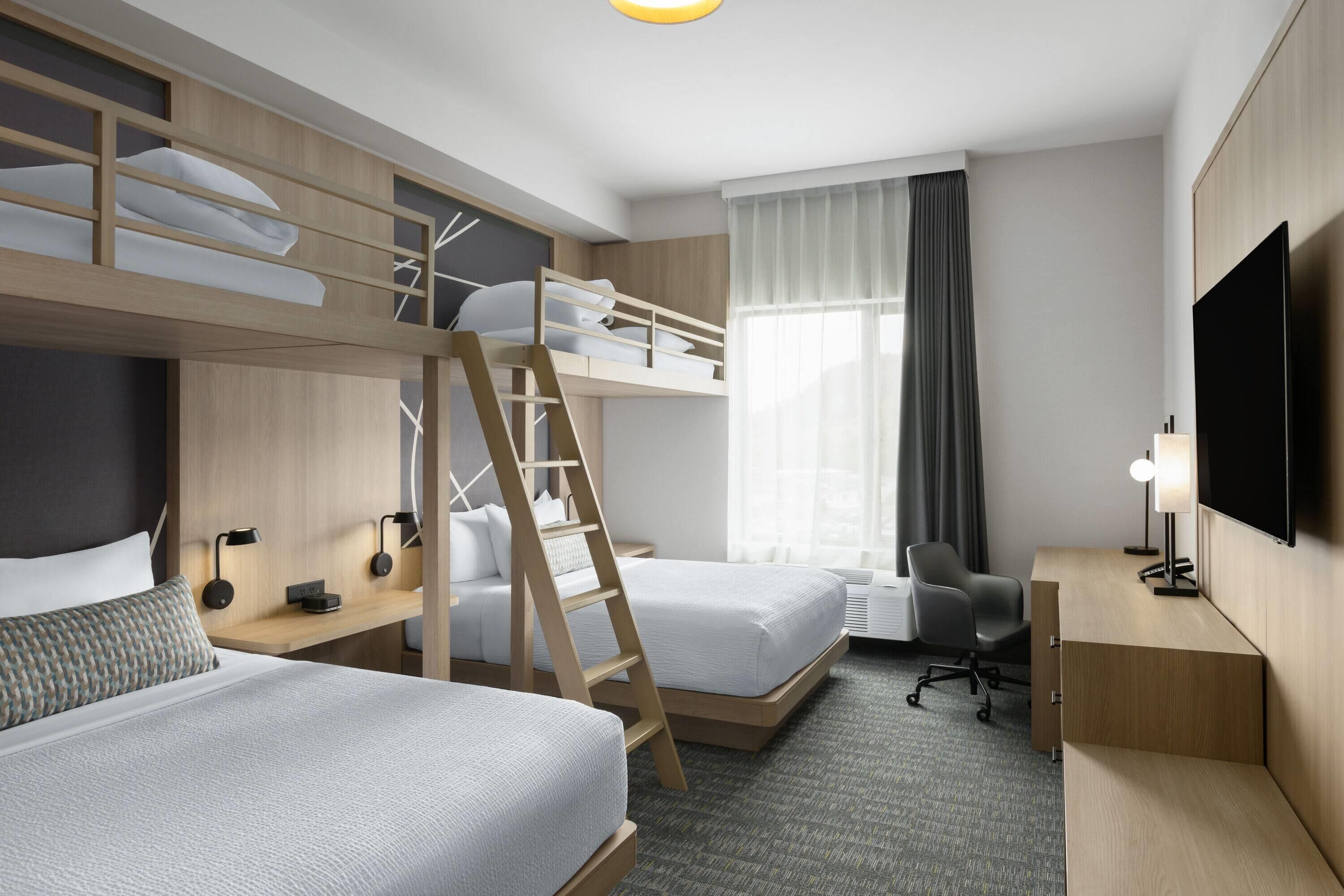 Habitación familiar, varias camas, no fumadores (Bunkbed) | Caja fuerte, espacio para trabajar con un portátil, cortinas opacas