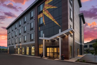 La Quinta Inn & Suites By Wyndham Kelowna Bc