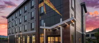 La Quinta Inn & Suites By Wyndham Kelowna Bc